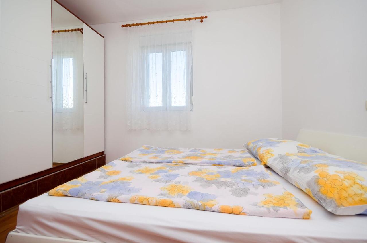 Pela Apartment Lopar
