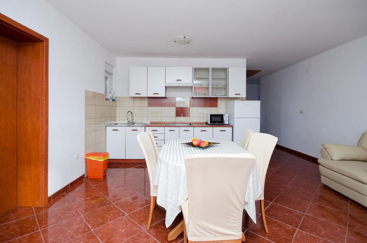 Apartment Pela
