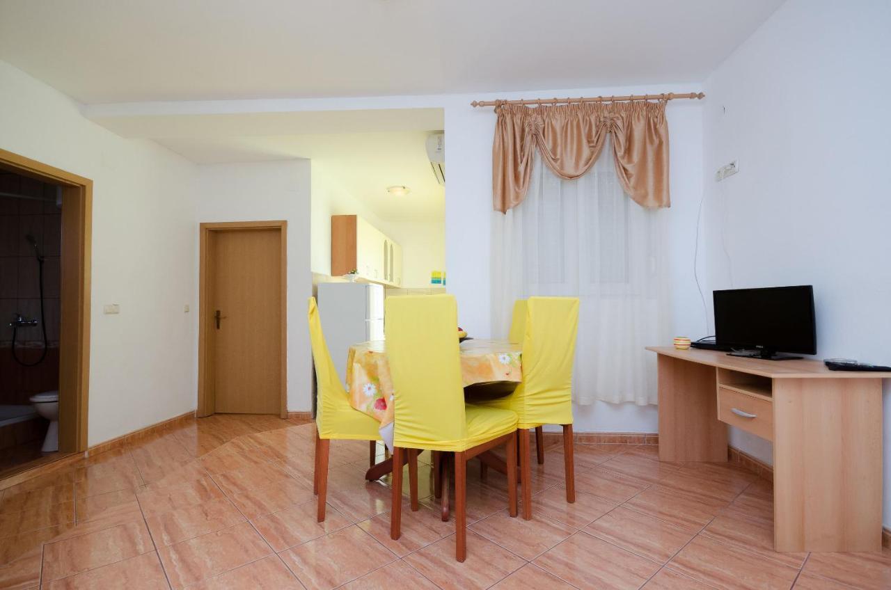 Pela Apartment