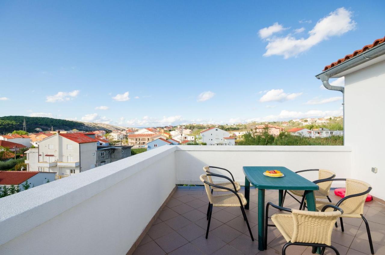 Pela Apartment