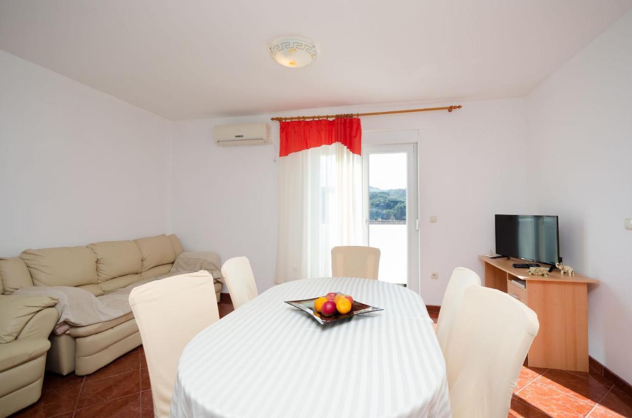 Pela Apartment Lopar