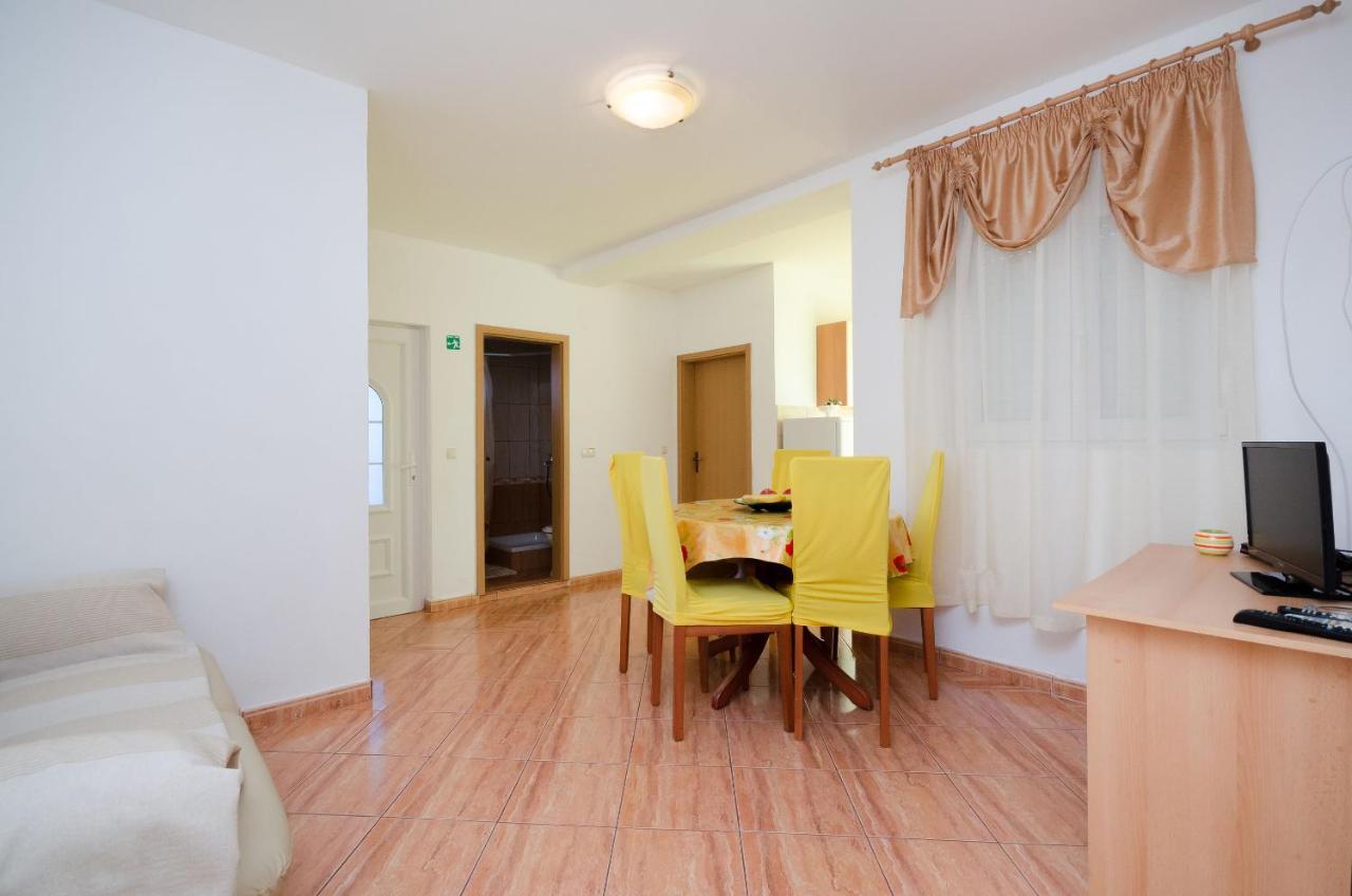 Pela Apartment *