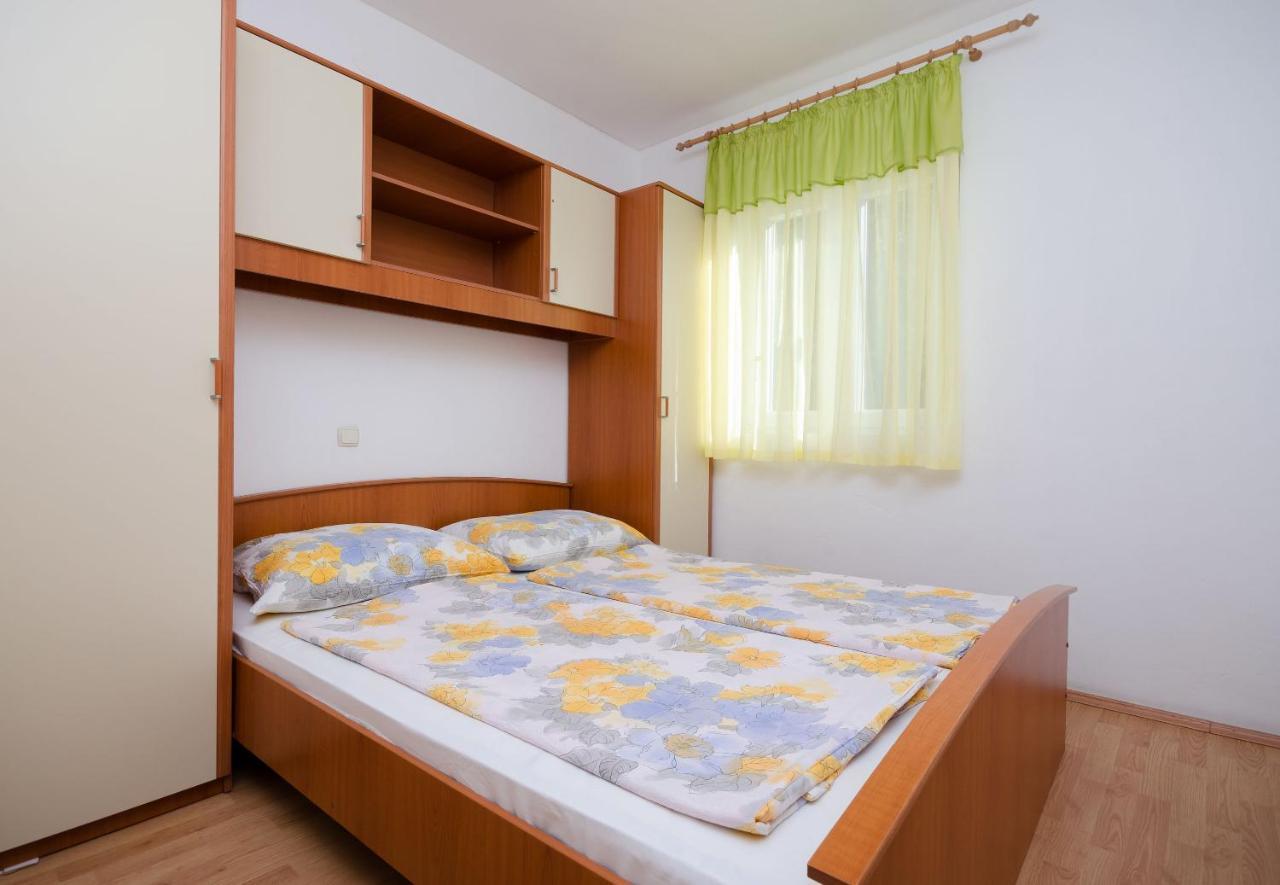 Pela Apartment *