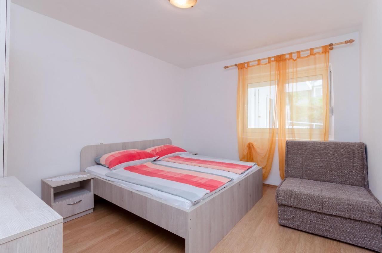 Apartment Pela