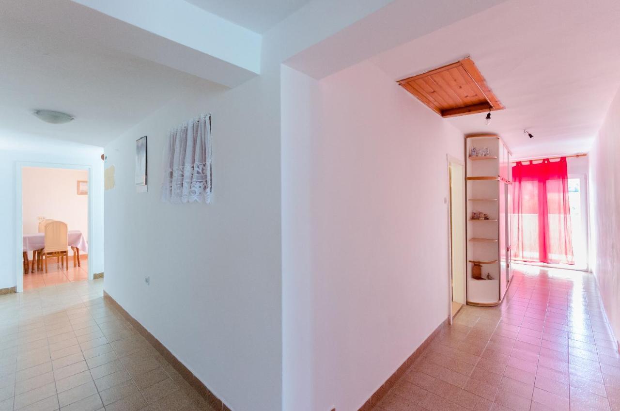 Pela Apartment *