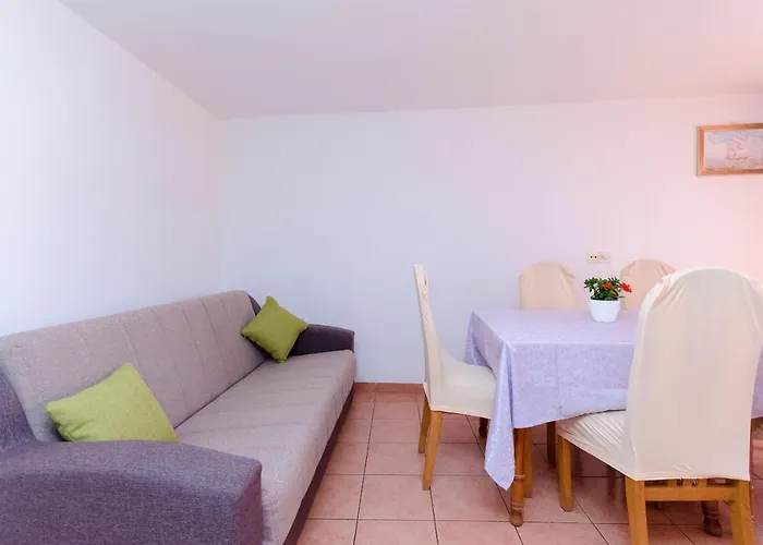 Apartments Pela